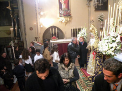 Galería del Besamano de la Stma Virgen de la Esperanza de la Hermandad de Jesús Nazareno de Alcalá del Río