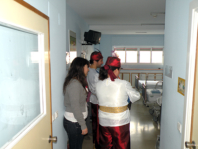 El cartero Real visito el Hospital Macarena.