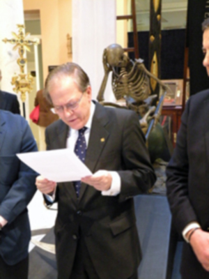 L a Real Hermandad del Santo Entierro, de Sevilla, inauguró su exposición de en seres en el ateneo Sevillano