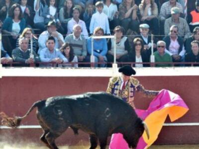 El cordobés celebra el día del padre con sus tres hijos en un festival benéfico