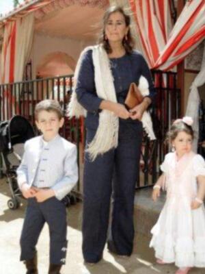 Numerosos personajes conocidos en Feria de Sevilla 2012