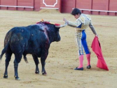 Numerosos personajes conocidos en Feria de Sevilla 2012