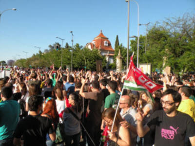 Multitudinaria manifestación de profesores y estudiante en Sevilla