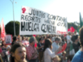 Manifestación contra los recortes, con pancarta que dice 'Juntos contra los recortes hacia otra huelga general'.