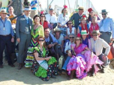 Simoneta Gómez Acebo, descalza haciendo el camino del rocío por las arenas