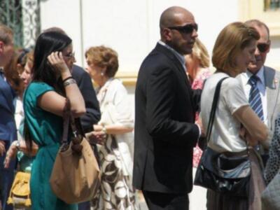 Felipe González reúne a las tres mujeres de su vida en Sevilla, su pareja Mar, su hija María y su nieta Elena