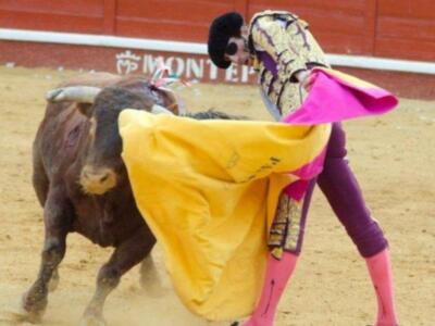 Padilla triunfa y pone banderillas con parche de diseño en un ojo