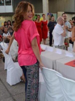 Jessica Bueno jurado de un certamen de modelos el mismo día que Isabel Pantoja se sentaba en el banquillo