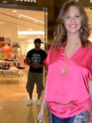 Jessica Bueno jurado de un certamen de modelos el mismo día que Isabel Pantoja se sentaba en el banquillo