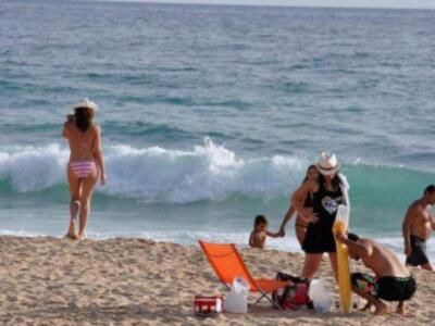 Raquel Revuelta disfruta en bikini de las playas de Cádiz, en plena forma física