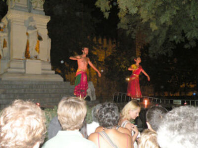 Sevilla.El Histórico Teatro Tascabile di Bérgamo en la Plaza del Triunfo.