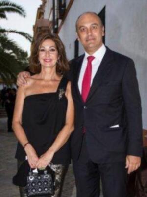 Ana Rosa Quintana, de boda en Sevilla con pantalones de Lamé