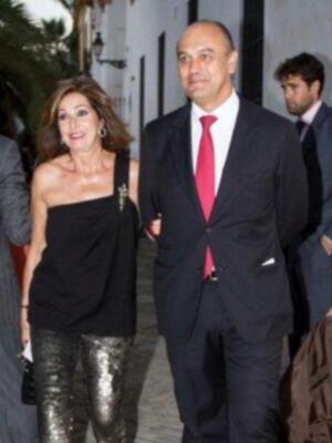 Ana Rosa Quintana, de boda en Sevilla con pantalones de Lamé