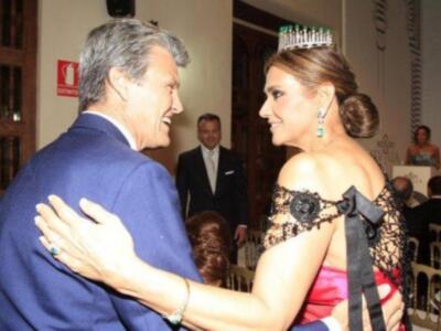 Luis Alfonso de Borbón y su esposa padrinos de la magnifica fiesta aniversario de la revista Escaparate en Sevilla