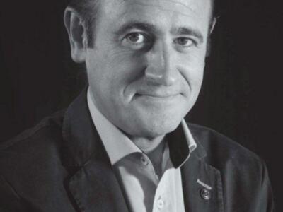 Los duques de Alba asisten a la presentación de  la biografía del rey