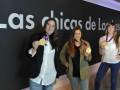 Tres jóvenes mujeres posan con medallas de oro en un evento llamado "Las chicas de Londres".