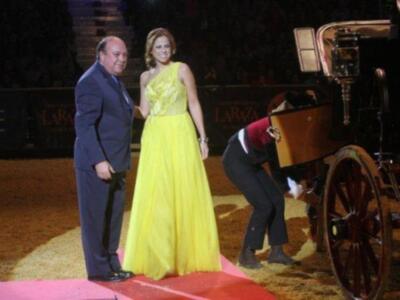 Alfonso Díez ejerce de duque de alba y entrega premio a Bo Derek