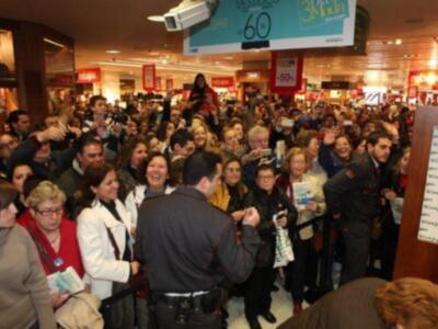 Jorge Javier Vázquez, increíble recibimiento en Sevilla