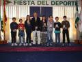 Fiesta del Deporte: Niños en podio con medallas y banderas.