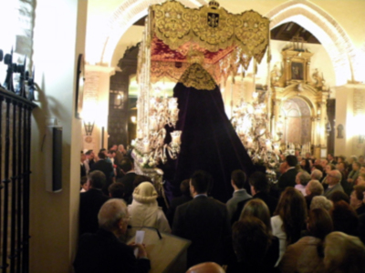 La Hermandad del Nazareno de Alcalá del río sin completar su estación.