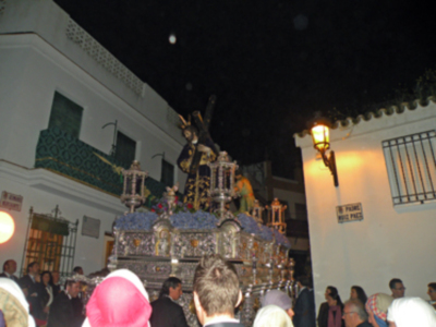 La Hermandad del Nazareno de Alcalá del río sin completar su estación.