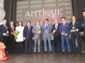 Ganadores del concurso de antigüedades en el escenario de Antigue.