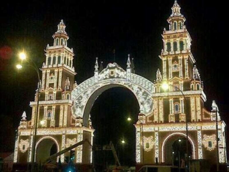 Portada encendida  Feria de Abril 2013 en Sevilla 