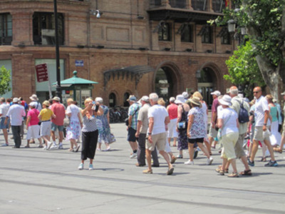 Más de 100.000 ofertas de trabajo pero hay que hablar inglés. Julio y Agosto dos meses para tener vacaciones y aprender inglés.