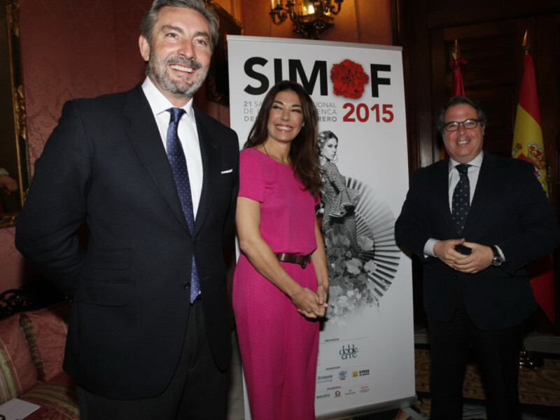 Celebración del SIMOF 2015 en un evento formal con destacados invitados.
