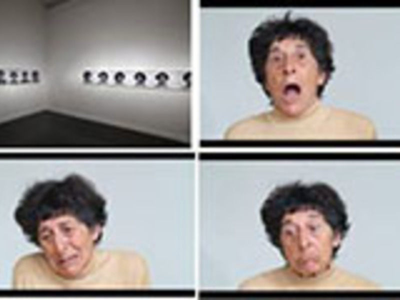 Expresiones faciales variadas de una persona en un estudio fotográfico.