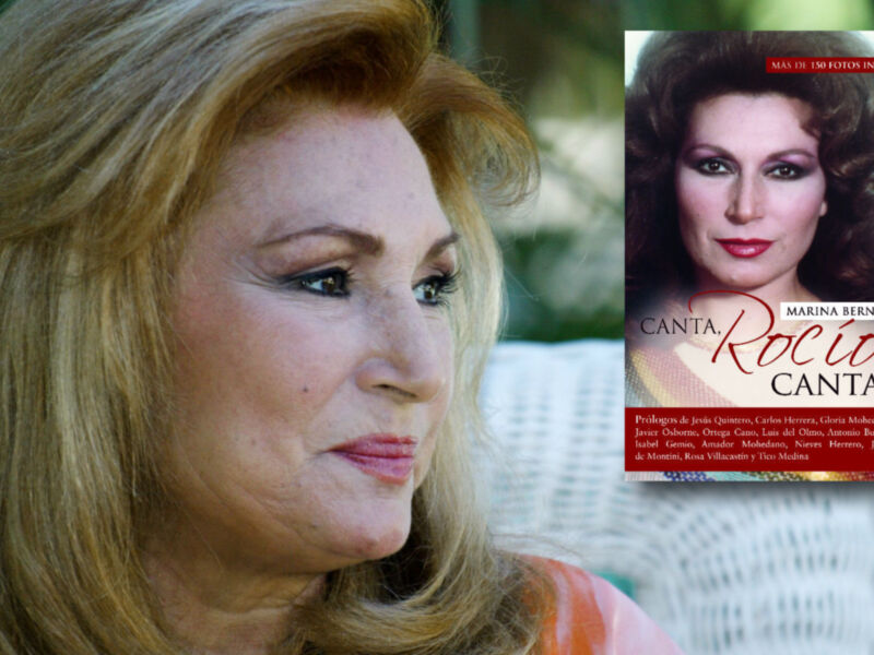 Retrato de Marina Bernal junto a la portada de su libro 'Canta, Rocío, Canta'.