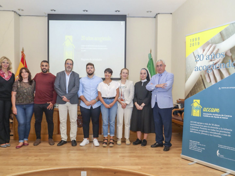 Celebración del 20º aniversario de ACCAM en una reunión informativa con miembros y colaboradores.