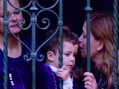 La entrada de la Macarena y La Esperanza de Triana, en la mañana del Viernes Santo