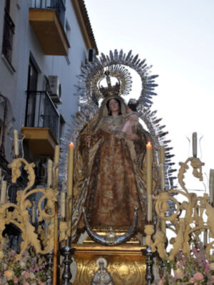  Triana se rinde ante su Virgen del Carmen,una tradición que perdura desde el siglo XVII en Sevilla 