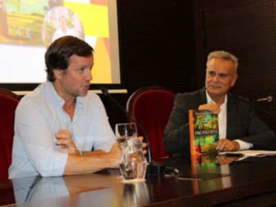 Rafael Tarradas presenta en Sevilla La Protegida, una historia de mujeres fuertes y pasiones ocultas