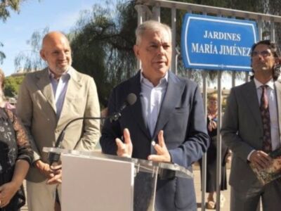Inauguración Jardines María Jiménez en Sevilla con asistencia de toda su familia, a los dos años de su muerte