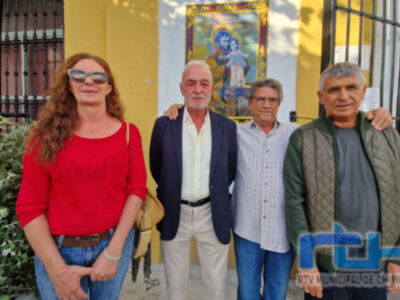 Una cerámica de San José cedida por Diego Montalbán luce desde ayer en la fachada de cementerio municipal