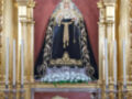 Retablo con Virgen de la Soledad y Cristo, en iglesia.