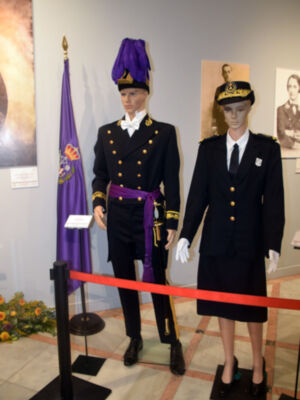 La vicepresidenta Lola Chaves inaugura la exposición “El uniforme de ingeniero,su historia hasta nuestros días”