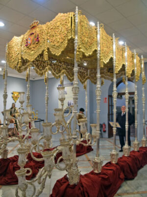 San Esteban abre al público su legado histórico y devocional en una muestra de gran acogida en Sevilla