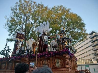  La Hermandad de la Piedad y Salud y Esperanza de Sevilla,recorre San Lázaro en una intensa jornada de fe por el Día de Andalucía