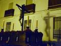 El Santísimo Cristo del Buen Fin recorre Alcalá del Río en una noche de fe y silencio 
