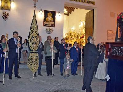 El Santísimo Cristo del Buen Fin recorre Alcalá del Río en una noche de fe y silencio 