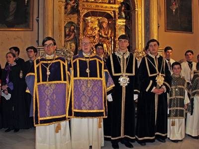 "La Real, Muy Antigua e Ilustre Hermandad del Santo Entierro mantiene viva la tradición del Viernes Santo en Alcalá del Río"