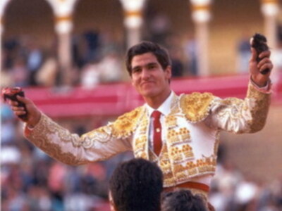 Morante de la Puebla corta un rabo en la Feria de Jerez.