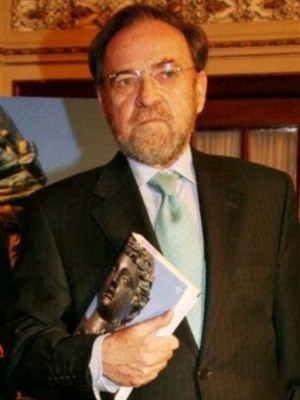 La Duquesa de Alba y de Medinaceli acudieron a la presentación del nuevo libro de Antonio Burgos