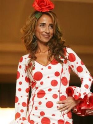 María Patiño y Gema López, modelos por un día, en Sevilla y con trajes de flamenca