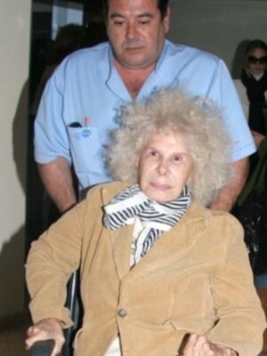 La duquesa de Alba ingresada en Hospital en Sevilla para operarse de una pierna