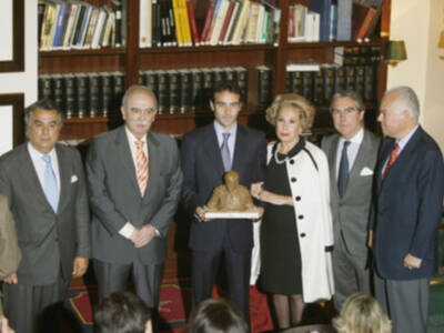 Enrique Ponce recogió el I Trofeo Memorial Manolo Vázquez