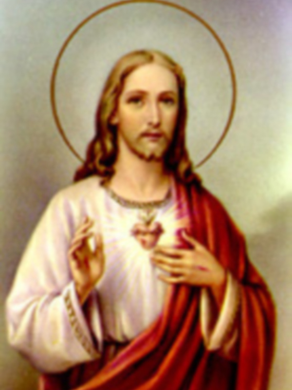 Imagen de Jesús con un halo y vestido rojo, sosteniendo una cruz.